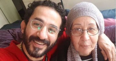 نجوم الفن يقدمون التعازى لـ أحمد حلمى فى وفاة والدته