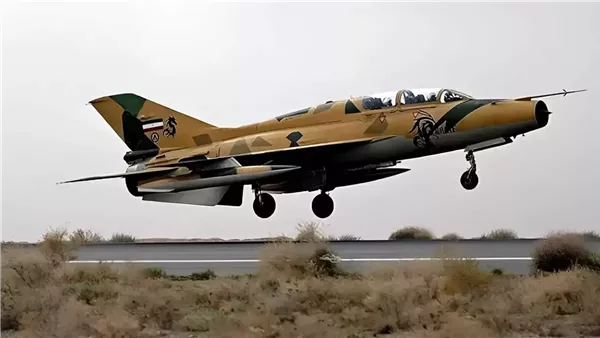 لحظة تحطم مقاتلة إيرانية في قاعدة "همدان" الجوية ومصرع قائدها (فيديو)