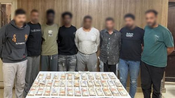 سقوط عصابة الشرطة المزيفة، ضبط 8 أفارقة لسرقتهم أموالا من سائق بالهرم