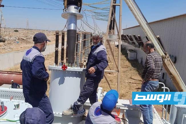 تركيب محول كهرباء جديد بمحطة القوارشة في بنغازي