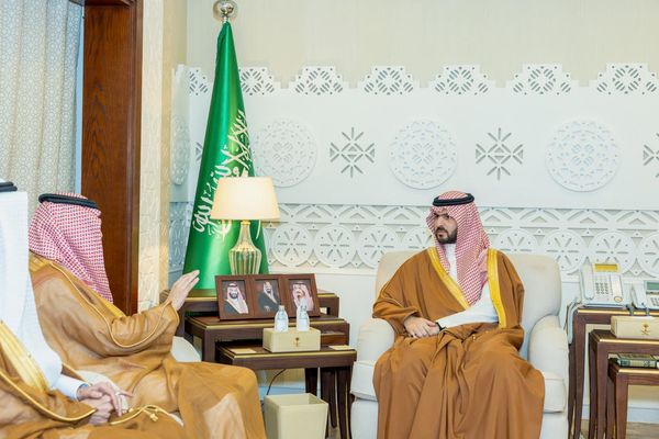 نائب أمير المنطقة الشرقية يستقبل محافظ هيئة الزكاة والضريبة والجمارك