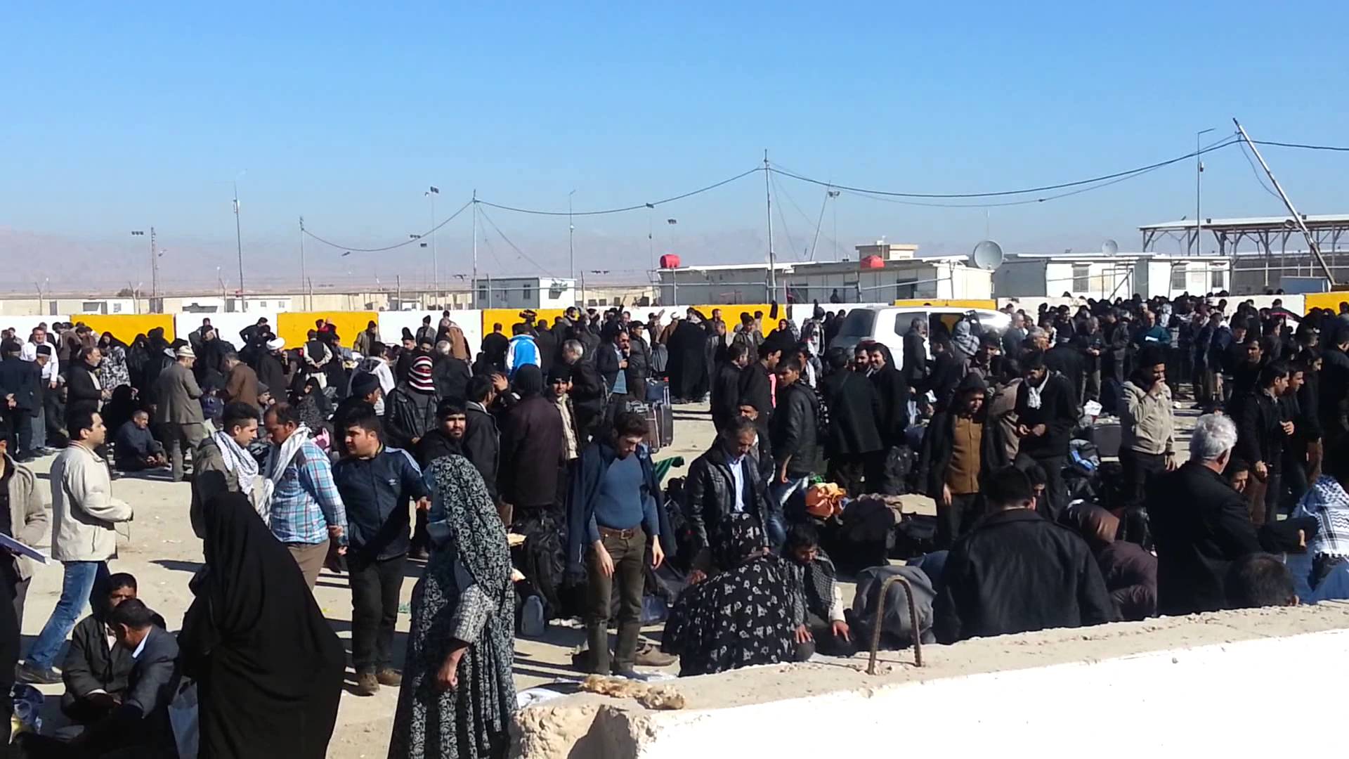 أكثر من 100 ألف زائر عبروا من منفذ مهران في إيلام إلى العراق خلال أسبوع