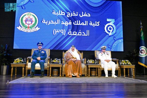 نائب وزير الدفاع يرعى حفل تخريج الدفعة الـ (39) من طلبة كلية الملك فهد البحرية