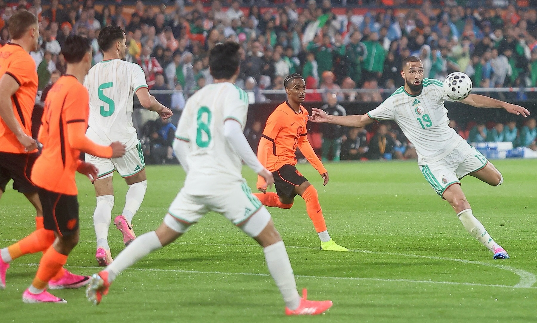 هولندا 0 – 1 الجزائر: فوز هام لمحاربي الصحراء