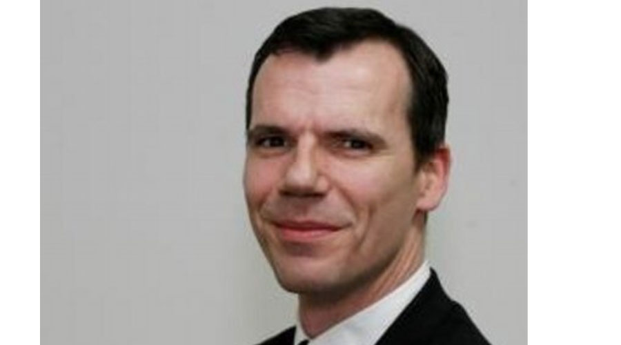 صقور تُحلق فوق البنوك المركزية