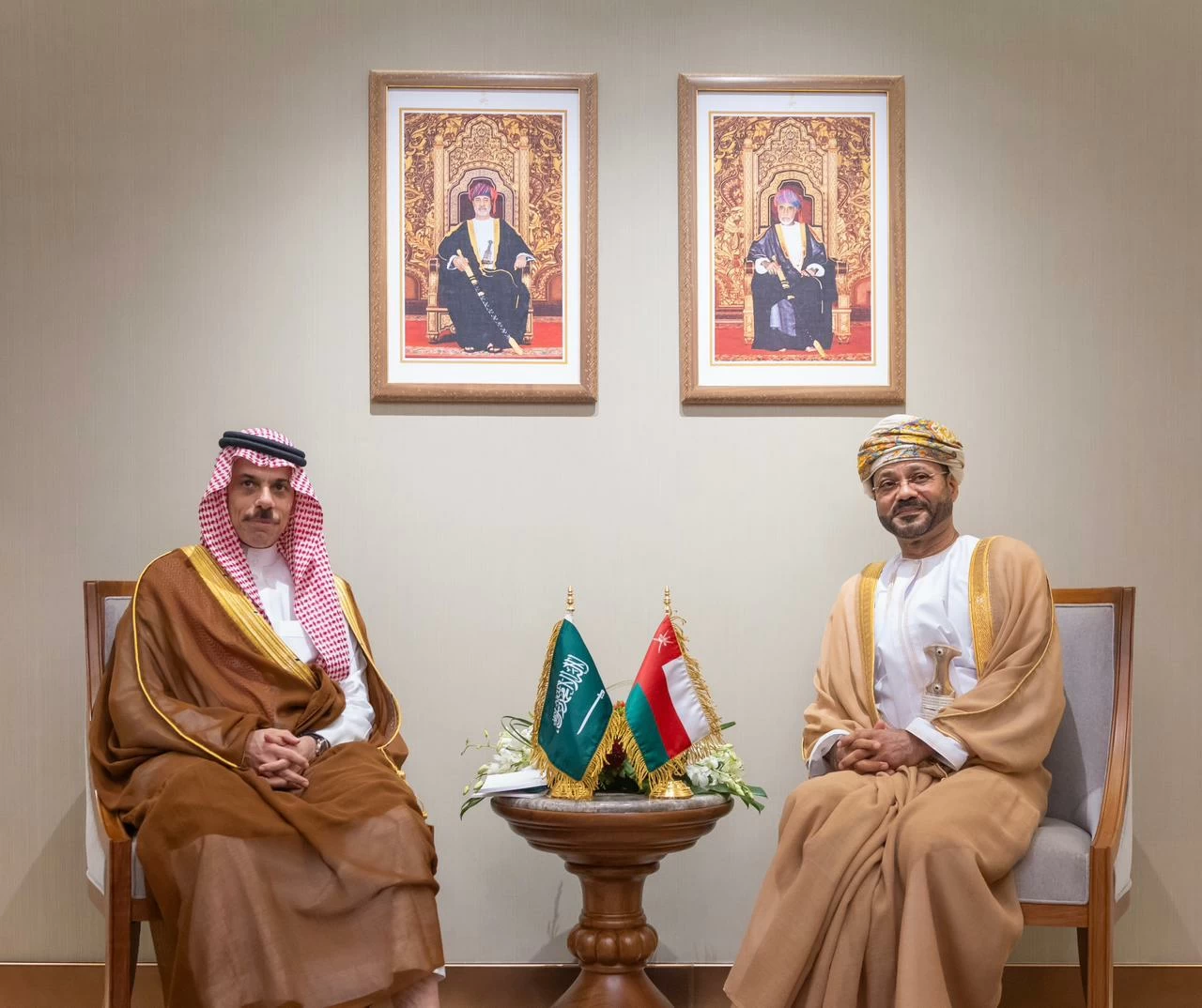 مباحثات سعودية عُمانية تعزز الشراكة الإستراتيجية وتطورات مضيق هرمز