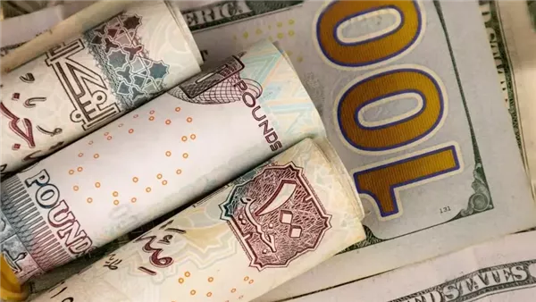 بلومبرج: الجنيه المصري أفضل العملات أداء أمام الدولار مع ترقب اتفاق السلام