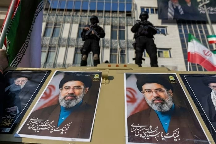 فايننشال تايمز: مجتبى خامنئي يخطط لتمكين الحرس الثوري وأجيال شابة