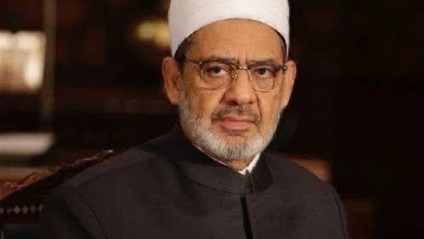 شيخ الأزهر يهنئ الأطباء المكرمين بدرع الجمعية الطبية المصرية خلال مؤتمر «صحة أفريقيا 2026»