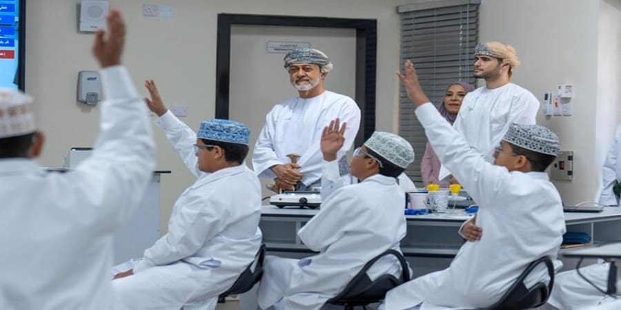 يوم المُعلّم العُماني.. احتفاءٌ بعطاءٍ متجدّد ورسالة سامية