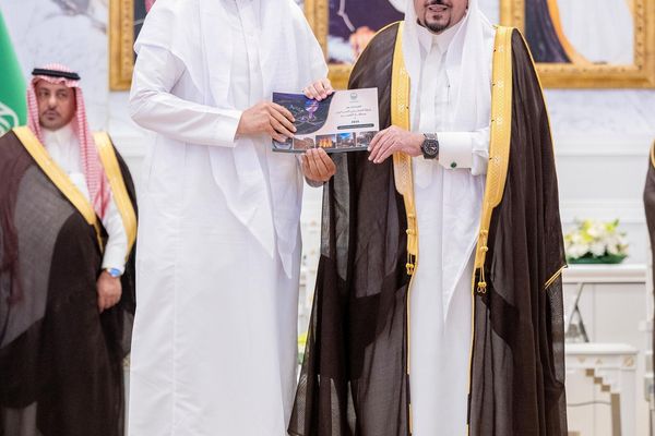 أمير القصيم يتسلّم التقرير السنوي لرابطة المرشدين السياحيين بالمنطقة