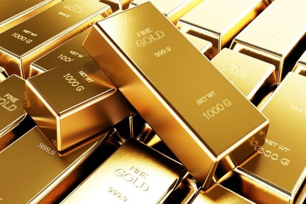 الذهب يقترب من أعلى مستوى شهري ويتجه لمكاسب متتالية