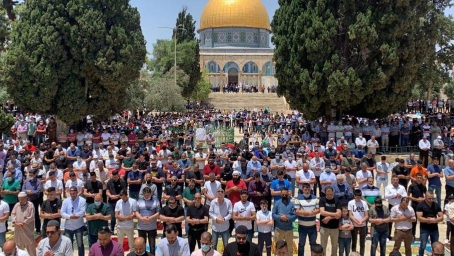 75 ألف مصلّ يؤدون صلاة الجمعة في المسجد الأقصى