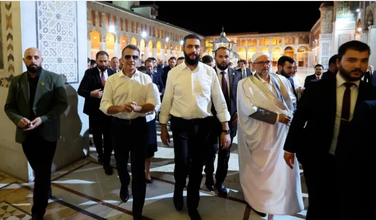 بالتزامن مع زيارة ماكرون.. انفجارات في دمشق بالقرب من فندق إقامته