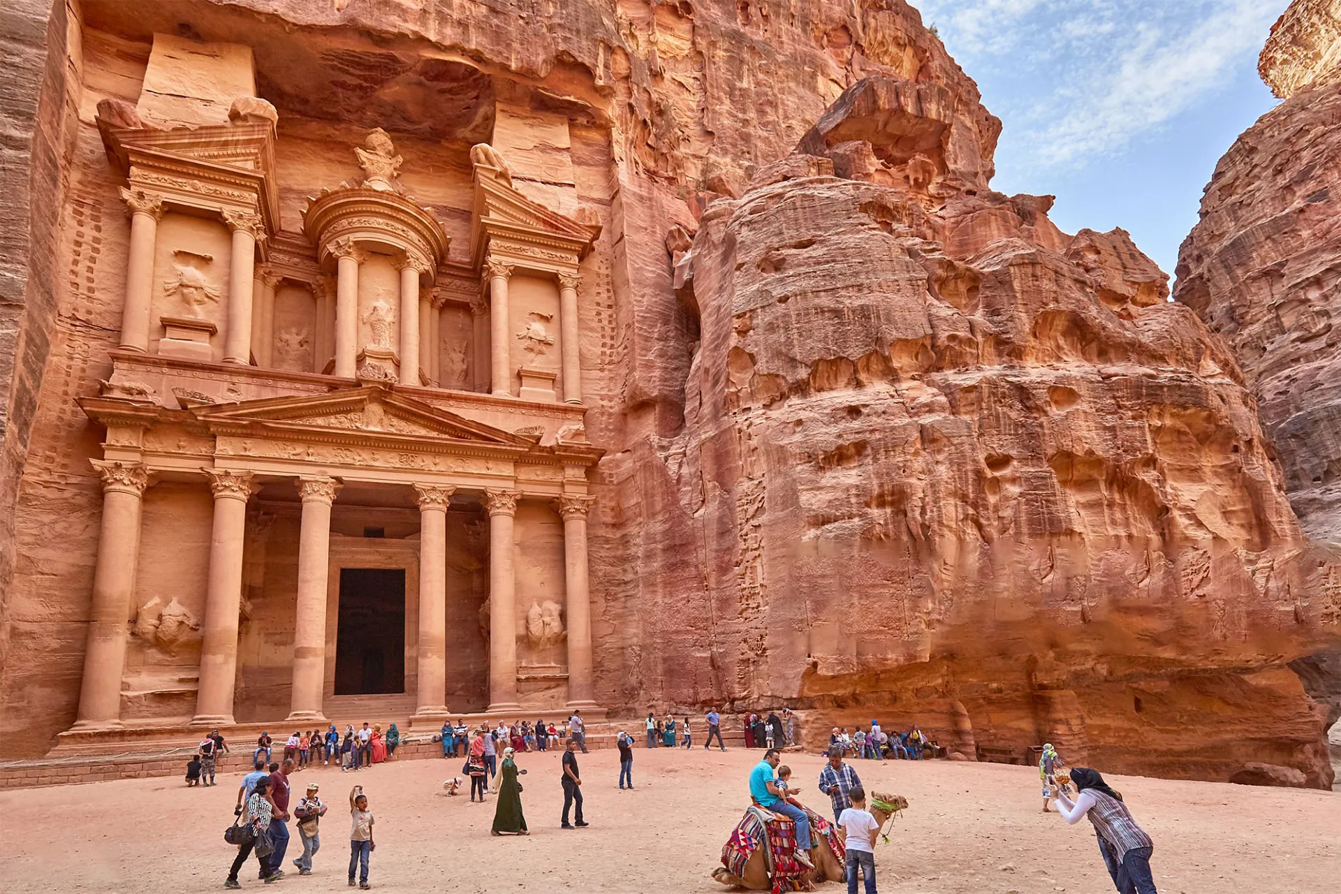 "تنشيط السياحة":تحسن الحجوزات والإشغال الفندقي