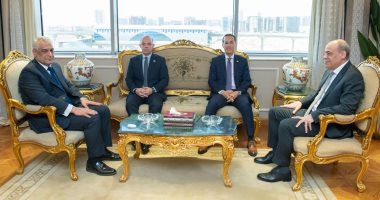 جمبلاط يبحث مع وزير الاستثمار تعظيم الاستفادة من أراضى الإنتاج الحربى