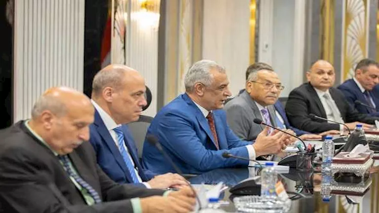 جمبلاظ يبحث مع محافظ القاهرة مستجدات التعاون في مجالات النقل الأخضر وإ
