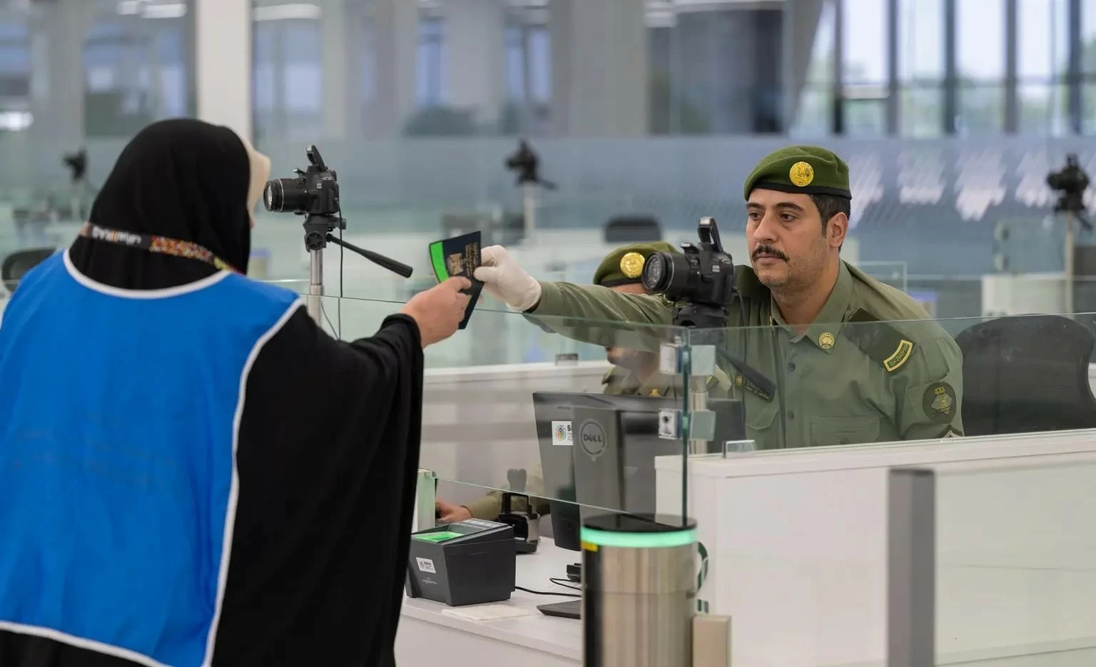 منفذ جديدة عرعر يواصل استقبال الحجاج القادمين من العراق