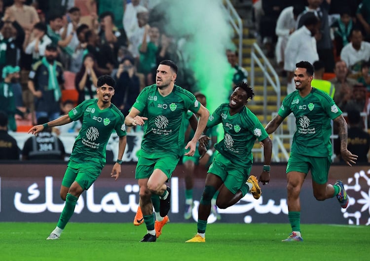 أهلي جدة يرتقي إلى صدارة الدوري السعودي مؤقتا