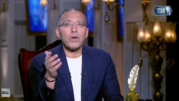 "قالولي امك مش هترجع".. تأثر خالد صلاح أثناء حديثه عن وفاة والدته|فيديو