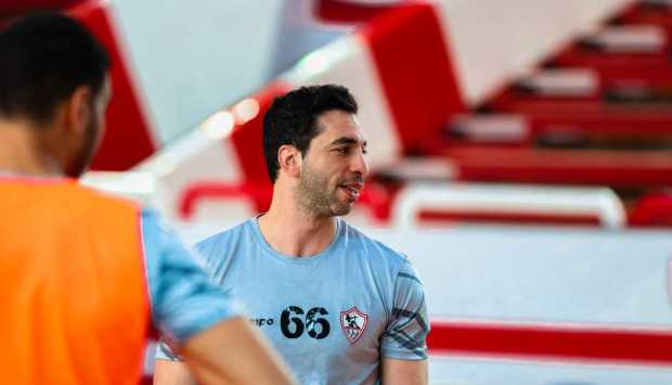موقف نبيل من قائد اليد.. أحمد الأحمر يتنازل عن نصف مستحقاته لدعم الزمالك (خاص)