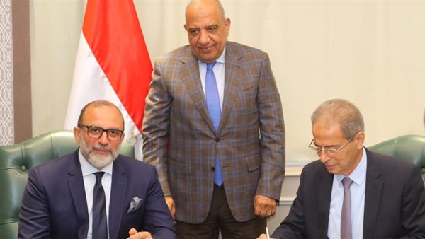 وزير الكهرباء يشهد مراسم بروتوكول تعاون بين القابضة واتصالات مصر لإحلال العدادات التقليدية بالذكية