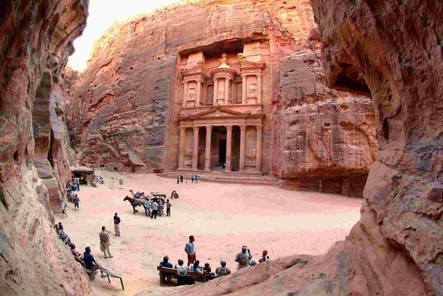 البترا تتجه لتنويع منتجها السياحي عبر صناعة الأفلام
