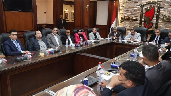 في أول لقاء، محافظ سوهاج يبحث مع الصحفيين وضع خطة لدعم العمل الإعلامي بالمحافظة