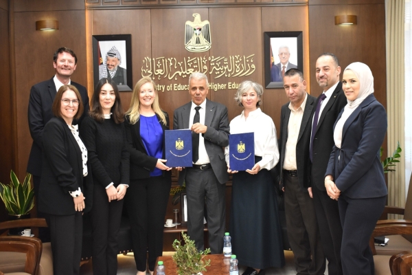 فلسطين وبريطانيا توقعان مذكرة لتعزيز التعاون في مجال التعليم العالي والبحث العلمي