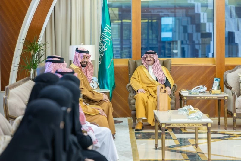 أمير المنطقة الشرقية يستقبل عدداً من الأيتام ويؤكد اهتمام القيادة برعايتهم وتمكينهم