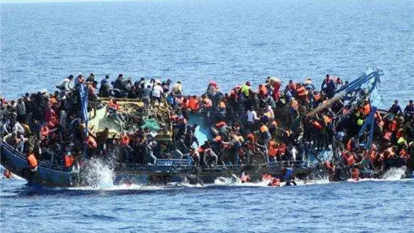 مصرع وفقدان 21 مصريا في غرق مركب هجرة غير شرعية، الخارجية تكشف التفاصيل