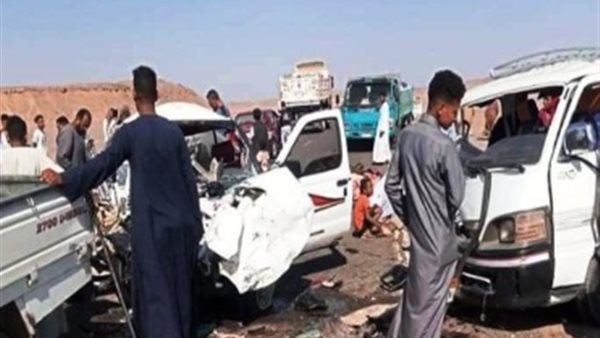 تفاصيل حادث انقلاب سيارة ربع نقل بطريق مرسى علم - إدفو