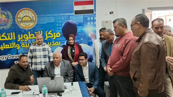 محافظ مطروح يوجه بتعميم تجربة التعليم عن بُعد بمدارس المناطق النائية
