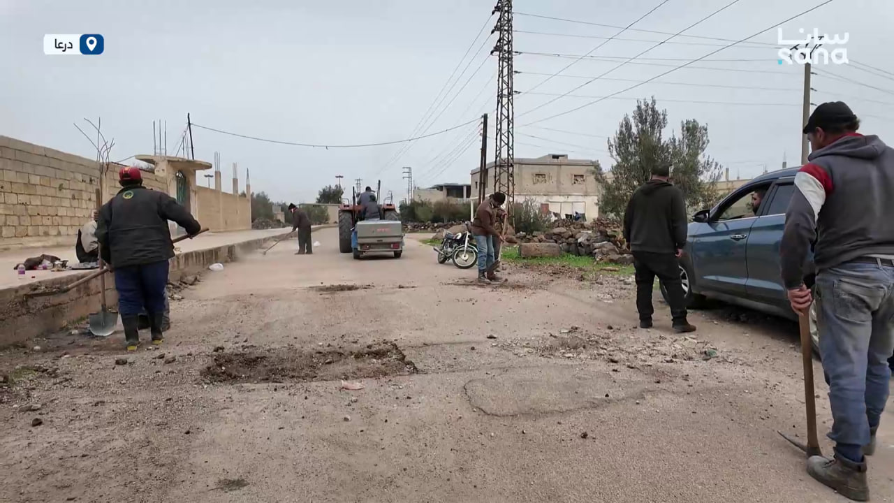 مبادرة مجتمعية لإعادة تأهيل الطرقات في مدينة بصرى الشام بريف درعا