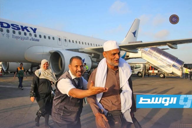 مطار معيتيقة يستقبل أولى رحلات الحجاج الليبيين العائدين