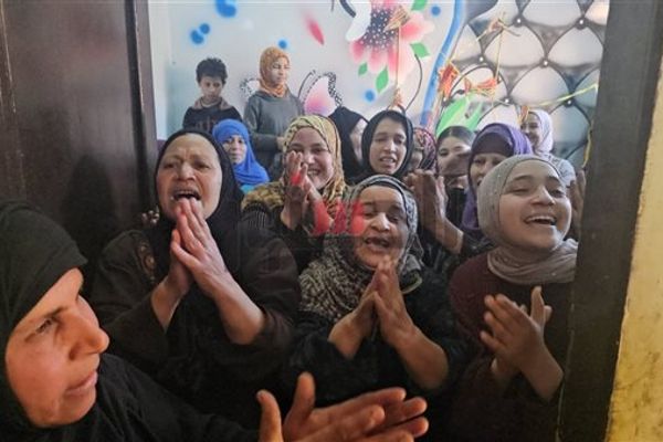 بعد تتويجه بلقب "دولة التلاوة ترتيل" الفرحة تعم قرية بلال سيف في بني سويف