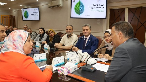 محافظ القليوبية يناقش بحث آليات المشاركة في الدورة الرابعة للمبادرة الوطنية للمشروعات الخضراء والذكية