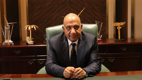 استعدادا لعيد الفطر.. وزير الكهرباء يوجه بمد ساعات العمل بمراكز خدمة المواطنين