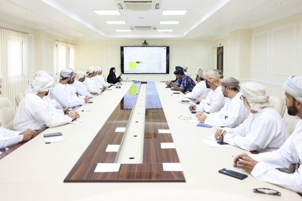 مكتب محافظ مسندم يناقش وثيقة المخاطر الاستراتيجية وتعزيز الجاهزية المؤسسية