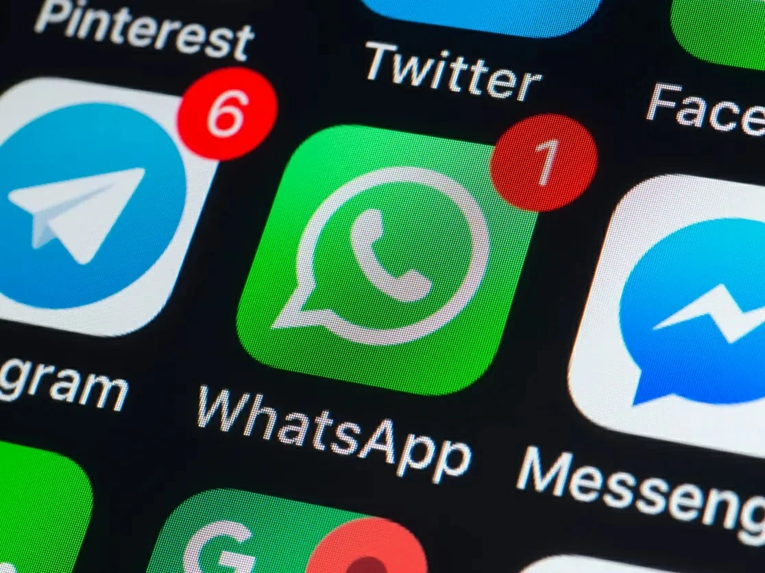 واتساب لا يحميك.. «محكمة» ترفض تعويض موظف وتكشف ثغرة الرسائل الرقمية