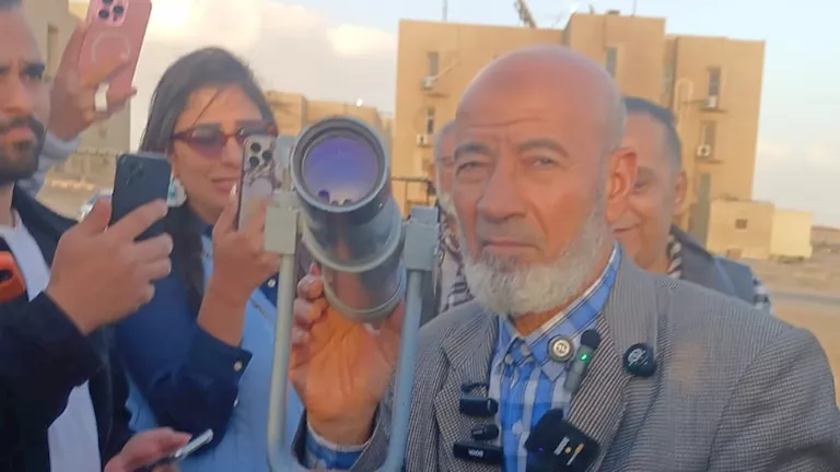 ترقب وانتظار.. شاهد اللحظات الأخيرة قبل الإعلان عن استطلاع هلال العيد