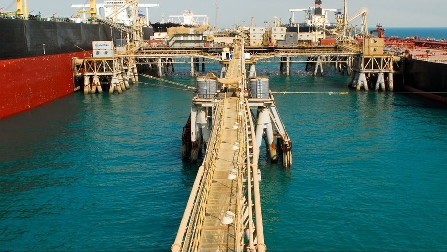 الناقلة هيلجا تصل لميناء البصرة العراقي لتحميل النفط