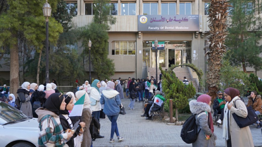 "الغياب أصبح عاديا".. ارتفاع أجور النقل يزيد معاناة طلاب الجامعات في دمشق وريفها