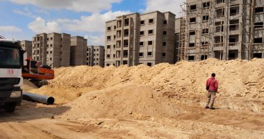 وزيرة الإسكان تتابع موقف تنفيذ مشروعات المرافق بمدينة العبور الجديدة