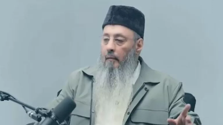 أيمن عبد الجليل عن عيد الأم: " لا عيد أم ولا أخ مينفعش حد يشرع عيد غي