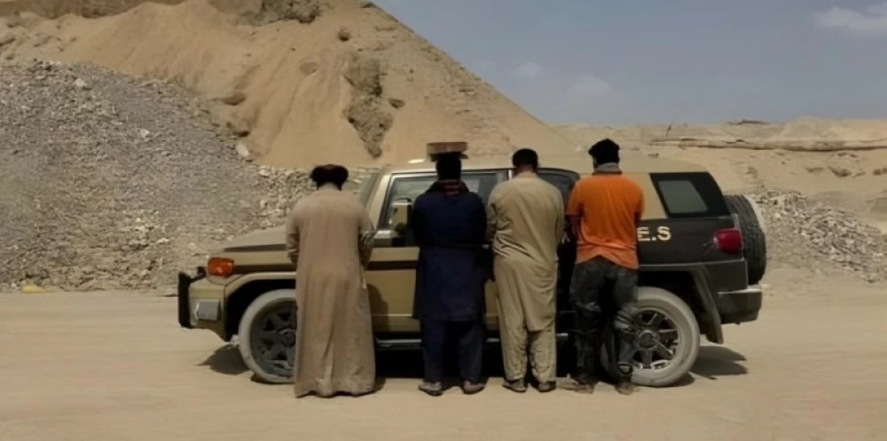 ضبط مخالفين لنظام البيئة لاستغلالهم الرواسب في منطقة مكة المكرمة