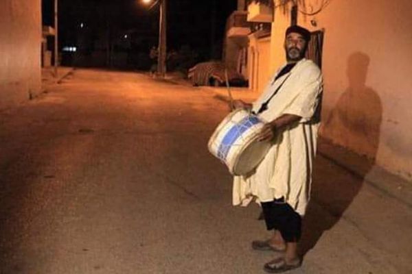 بوطبيلة يحيي ليالي رمضان في تونس.. تقليد شعبي يعكس روح الشهر المبارك