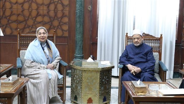شيخ الأزهر يحذر من خطورة "تسليع التعليم" وتحويله إلى منتج تتنافس على تقديمه شركات المال
