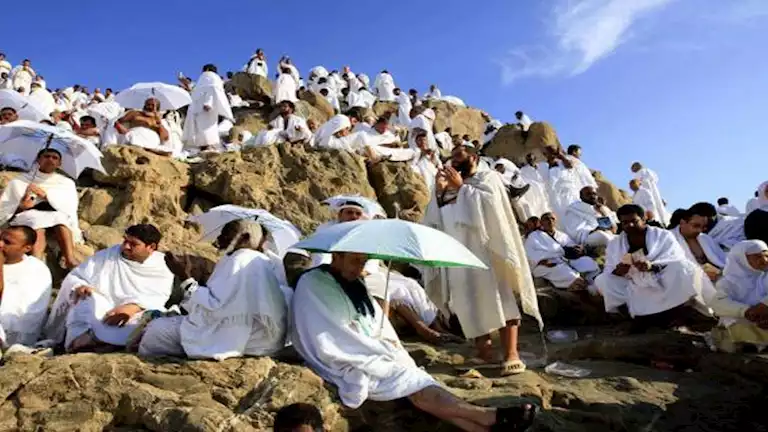 غرفة السياحة تكشف ضوابط الحج بالإنابة وتحذر من المخالفين
