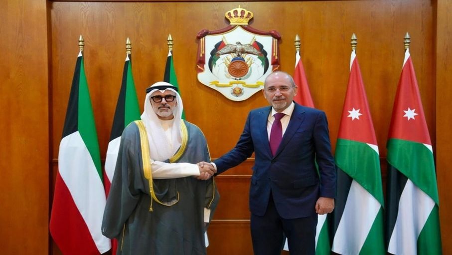 وزير الخارجية يلتقي وزير خارجية الكويت في مقر الوزارة...